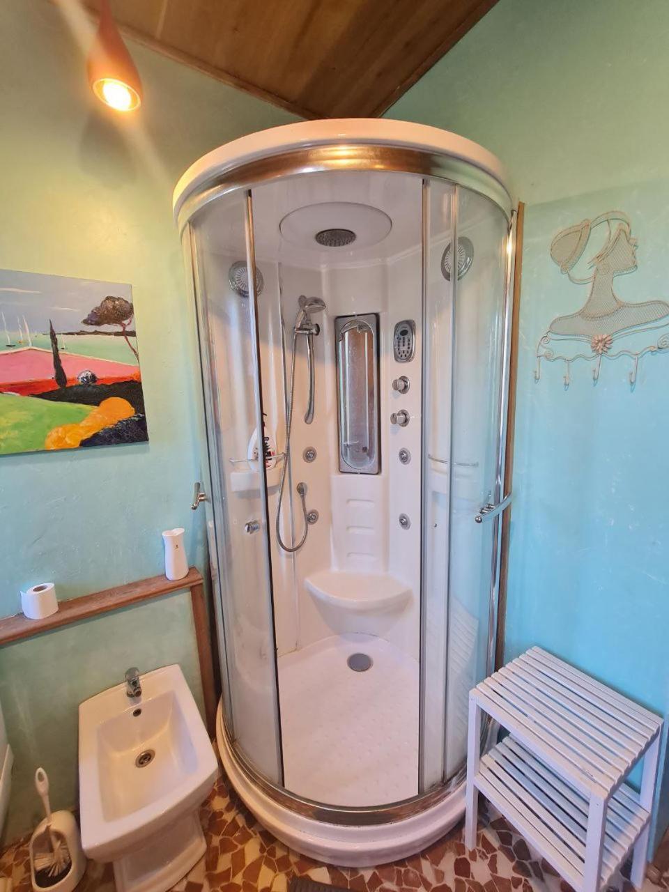 Guest Rooms in Private Home by Airport, Shared Bath, Non-Smoking, Contactless Check-in, No Staff, Quiet Stay, Short Stay