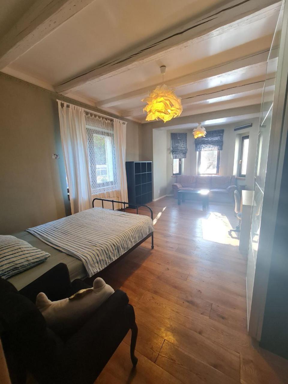 Guest Rooms in Private Home by Airport, Shared Bath, Non-Smoking, Contactless Check-in, No Staff, Quiet Stay, Short Stay