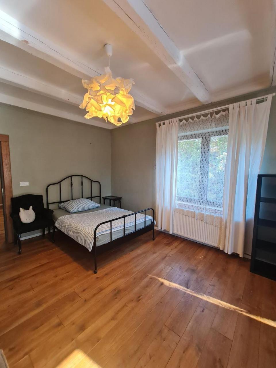 Guest Rooms in Private Home by Airport, Shared Bath, Non-Smoking, Contactless Check-in, No Staff, Quiet Stay, Short Stay