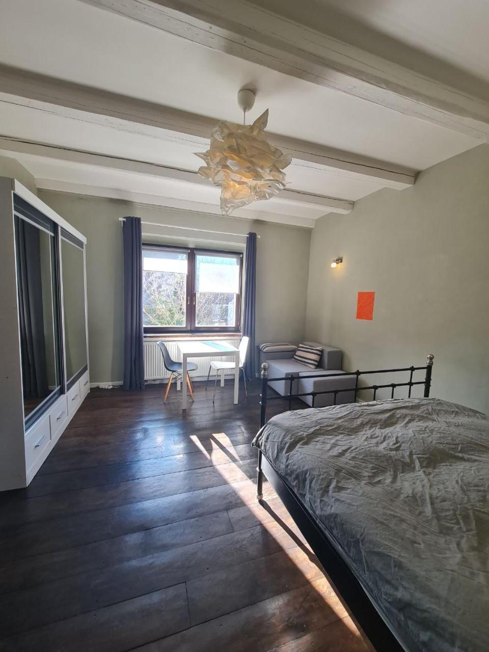 Guest Rooms in Private Home by Airport, Shared Bath, Non-Smoking, Contactless Check-in, No Staff, Quiet Stay, Short Stay