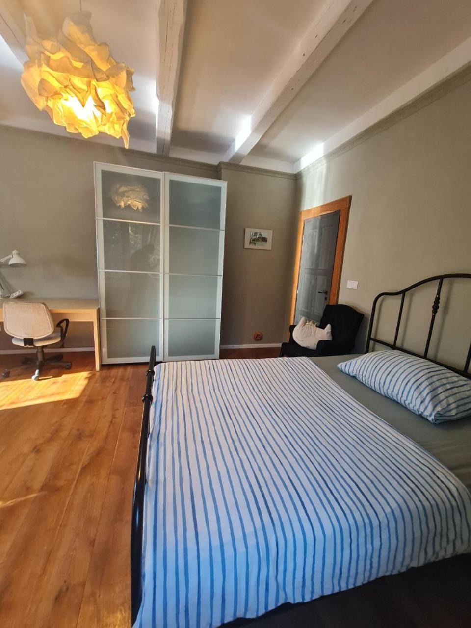 Guest Rooms in Private Home by Airport, Shared Bath, Non-Smoking, Contactless Check-in, No Staff, Quiet Stay, Short Stay