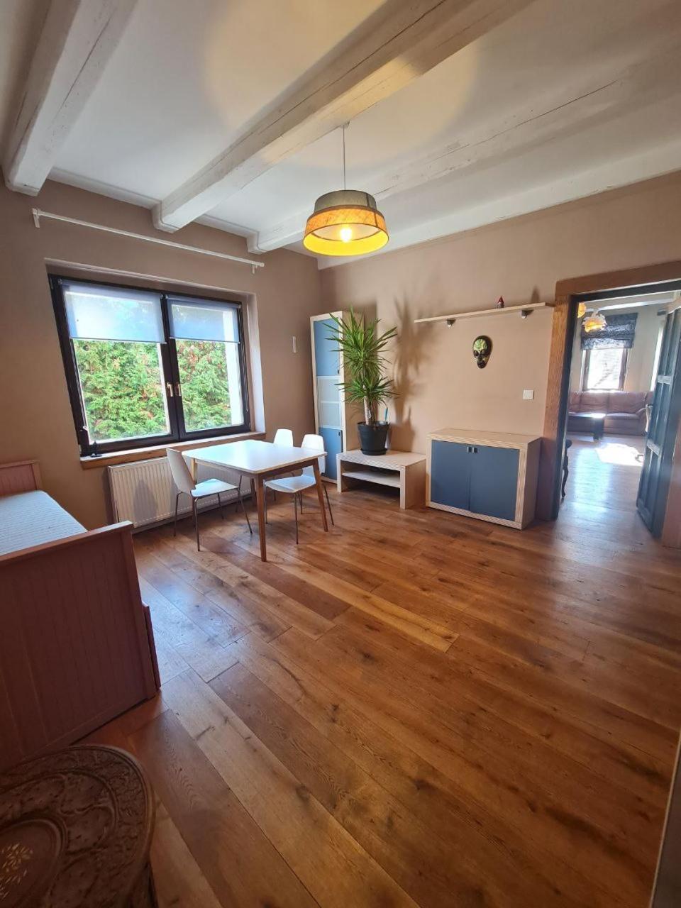Guest Rooms in Private Home by Airport, Shared Bath, Non-Smoking, Contactless Check-in, No Staff, Quiet Stay, Short Stay
