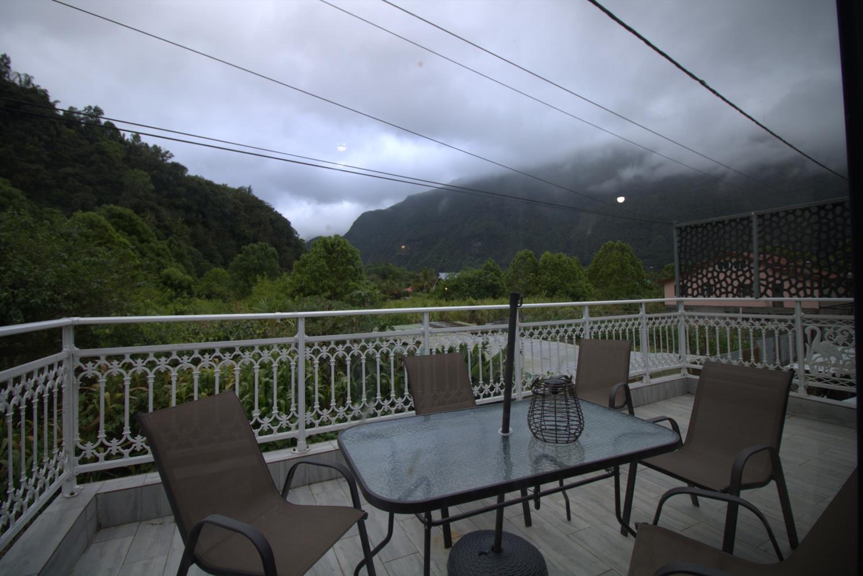 Horizon des Pitons view 4