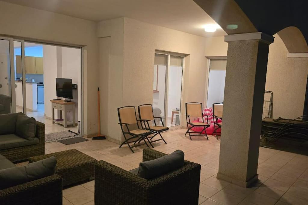Hesperides gardens, spacious 2 bedroom apartment