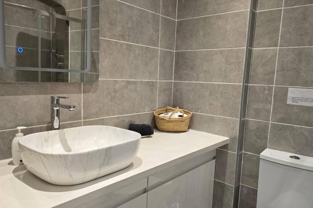 Hesperides gardens, spacious 2 bedroom apartment