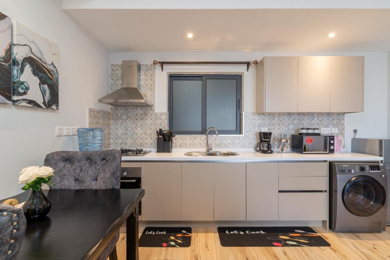 Elite luxury -1 bedroom Westlands view 4