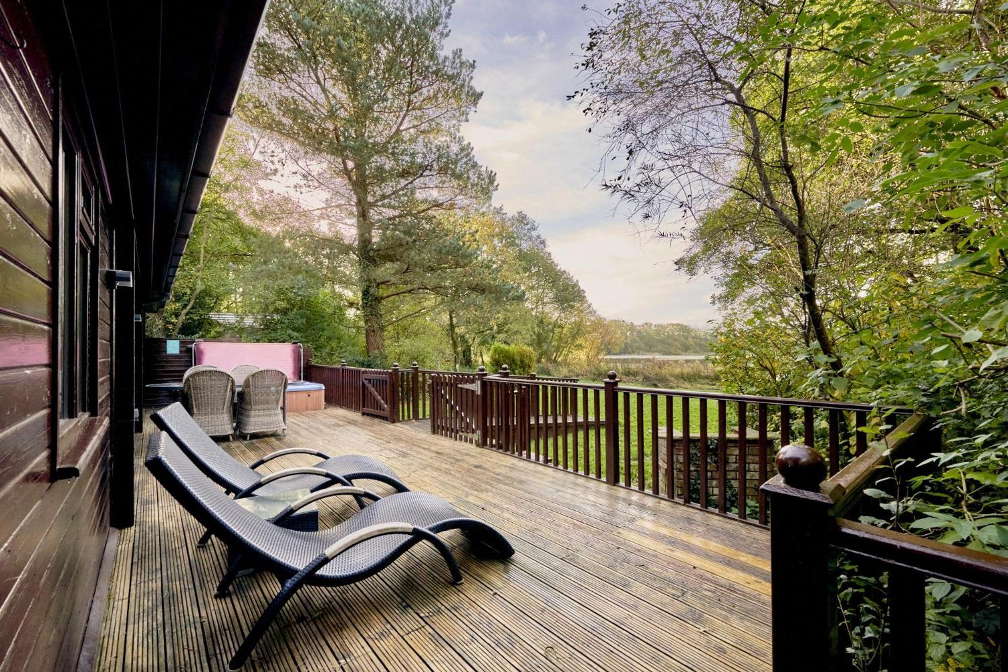 Dunnock Lodge with Hot-tub