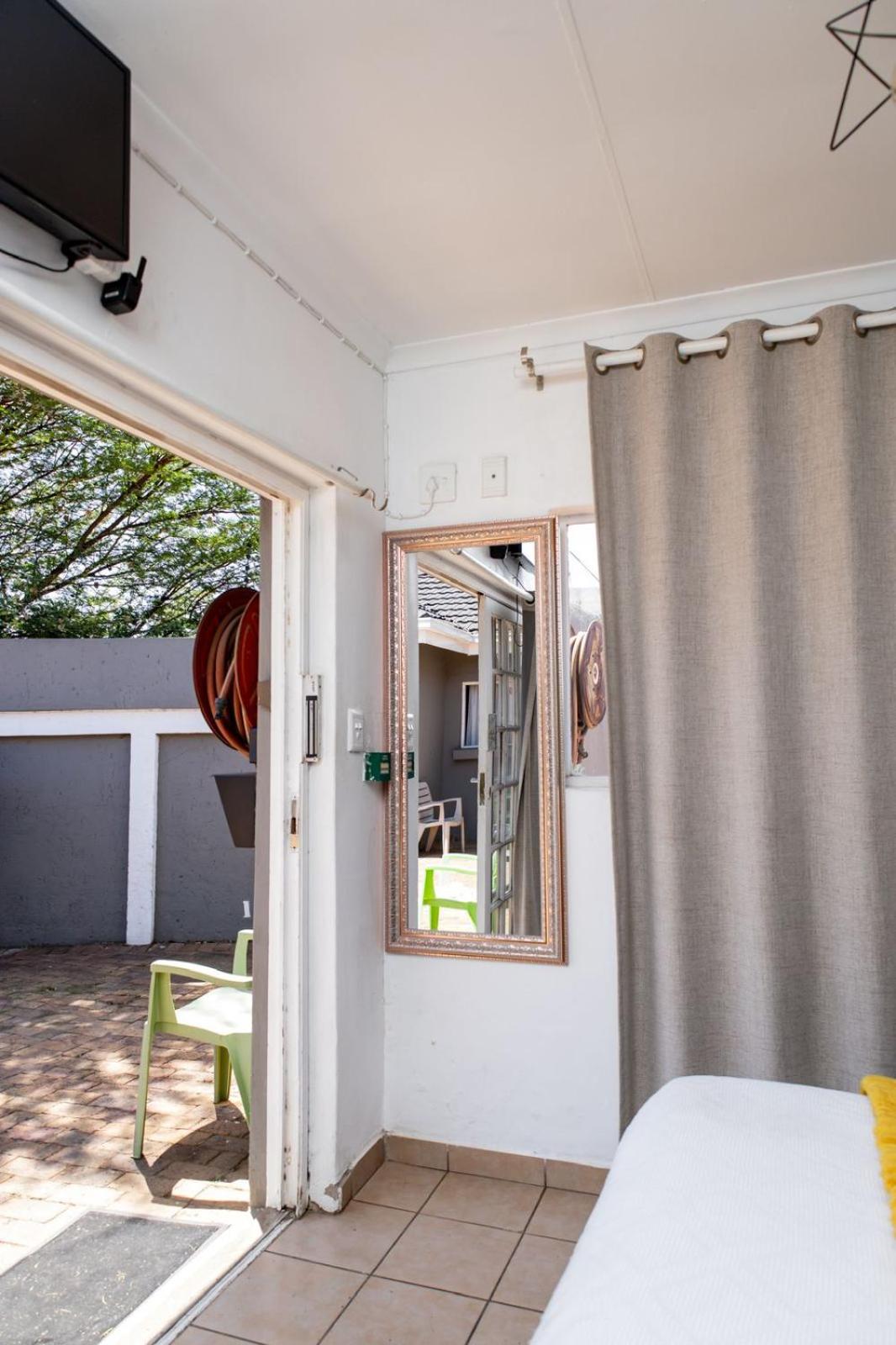 Thabelo Airport Lodge