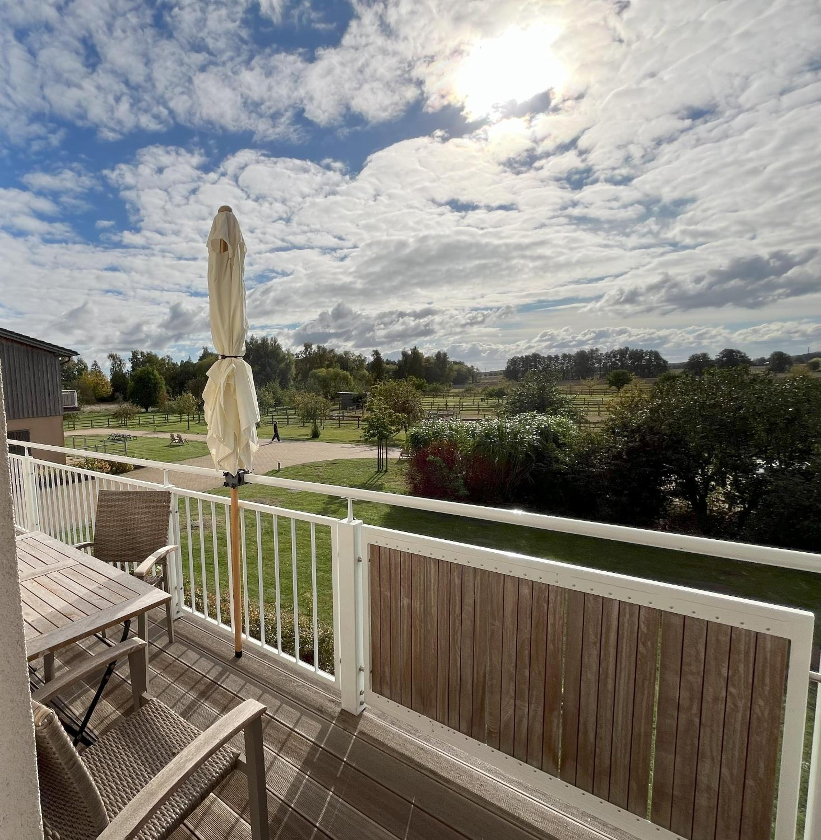 Lerchenhof Reestow - Ruhige Premium Apartments & Sauna