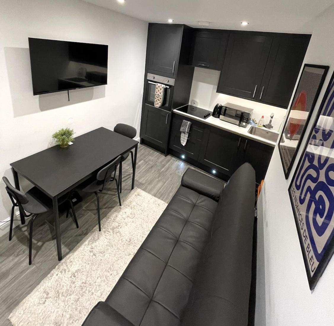 Modern apartment in central Brighton- North Laines view 3