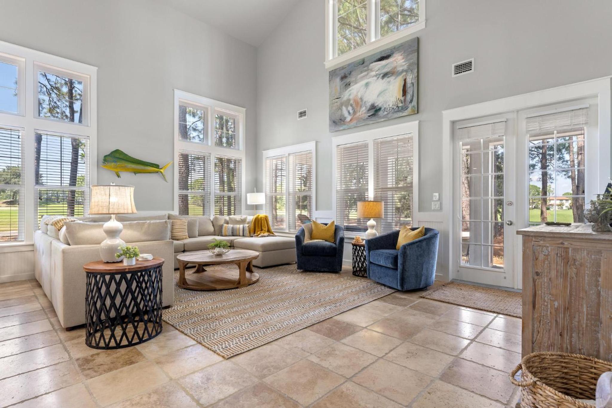 1369 Laurel Grove - The Crows Nest view 4