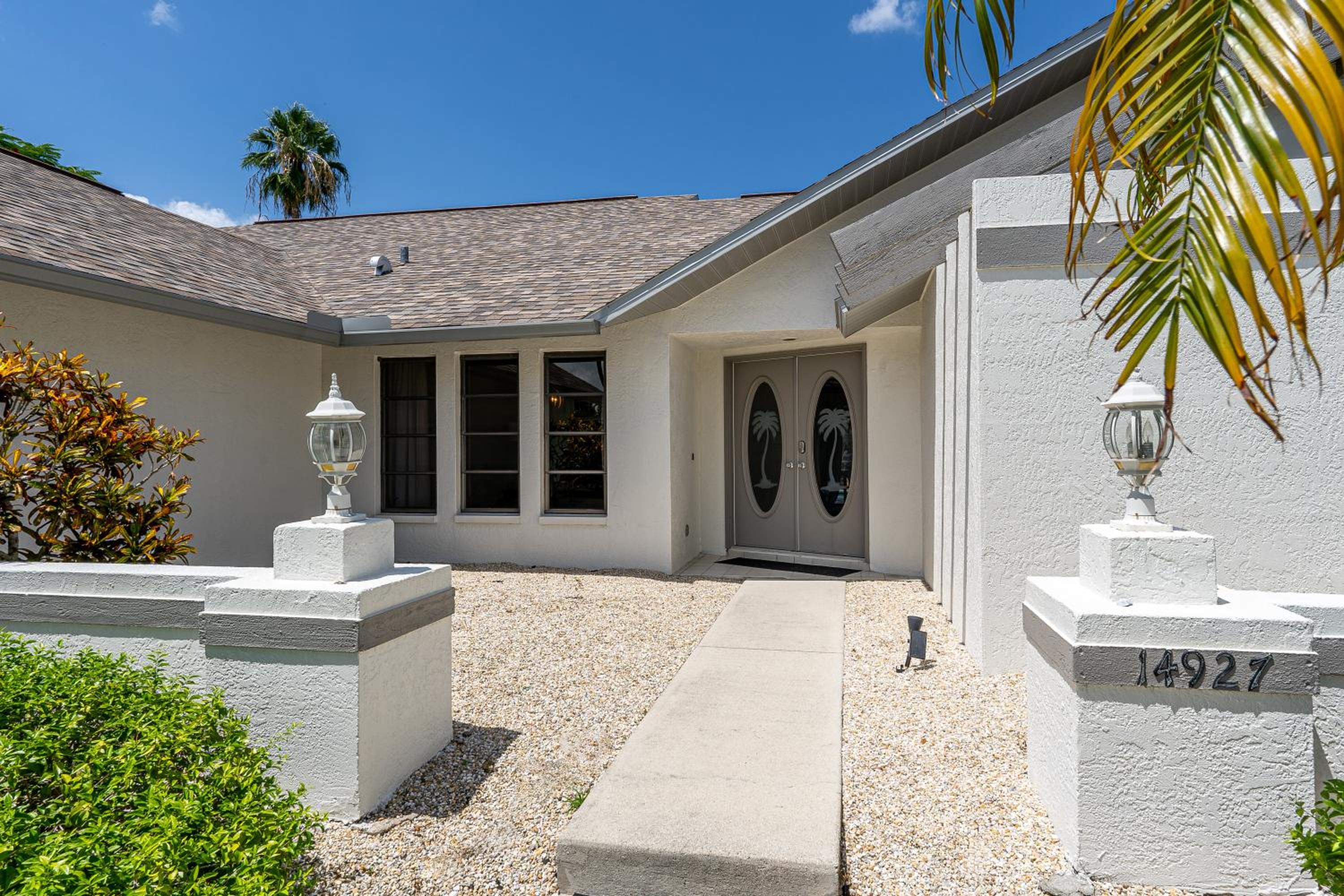 Palm Breeze: Heated Pool, Spa, Water Views, Beach