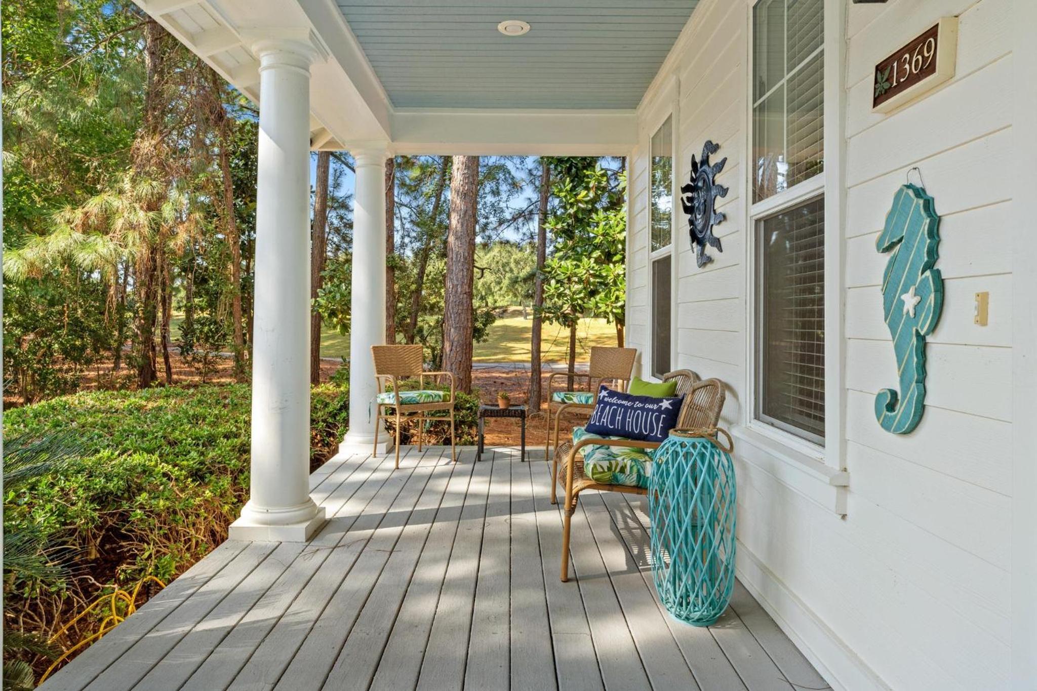 1369 Laurel Grove - The Crows Nest view 3