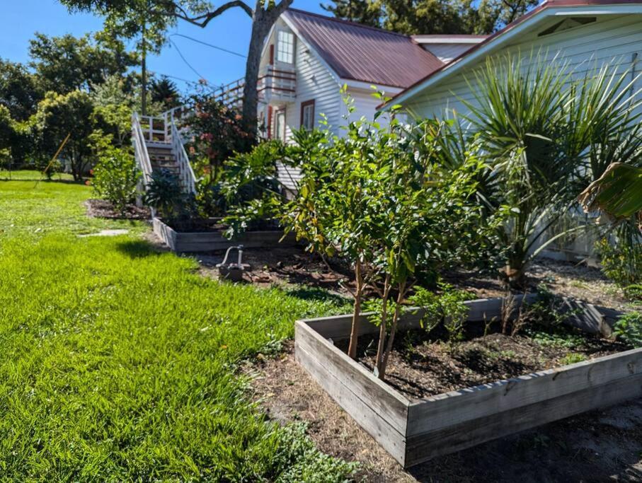 Welcome to the Treetop Villa - An Orlando Victorian Getaway