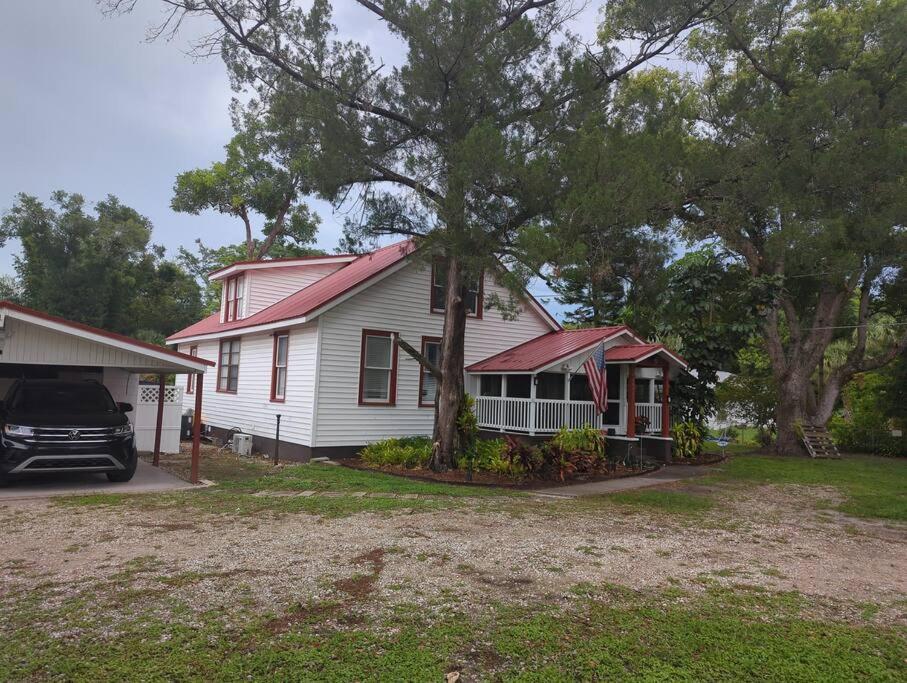 Welcome to the Treetop Villa - An Orlando Victorian Getaway