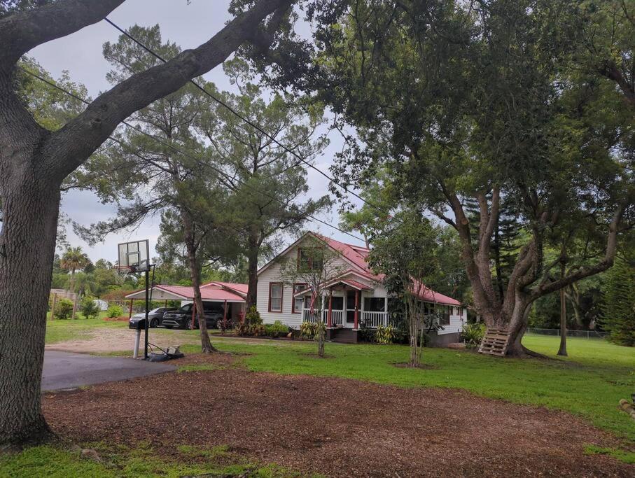 Welcome to the Treetop Villa - An Orlando Victorian Getaway