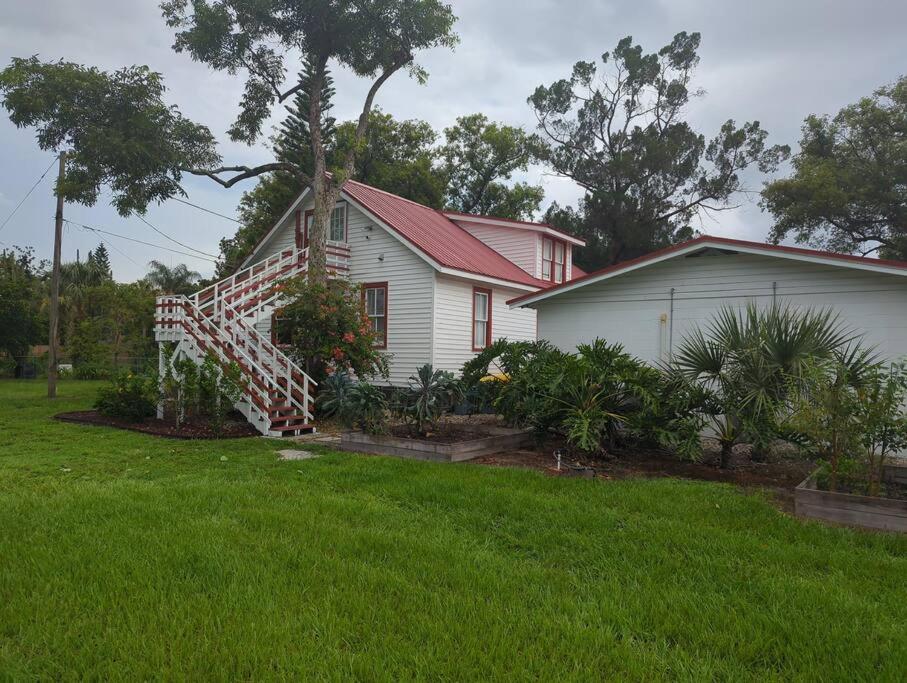 Welcome to the Treetop Villa - An Orlando Victorian Getaway