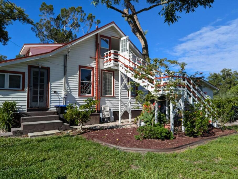 Welcome to the Treetop Villa - An Orlando Victorian Getaway
