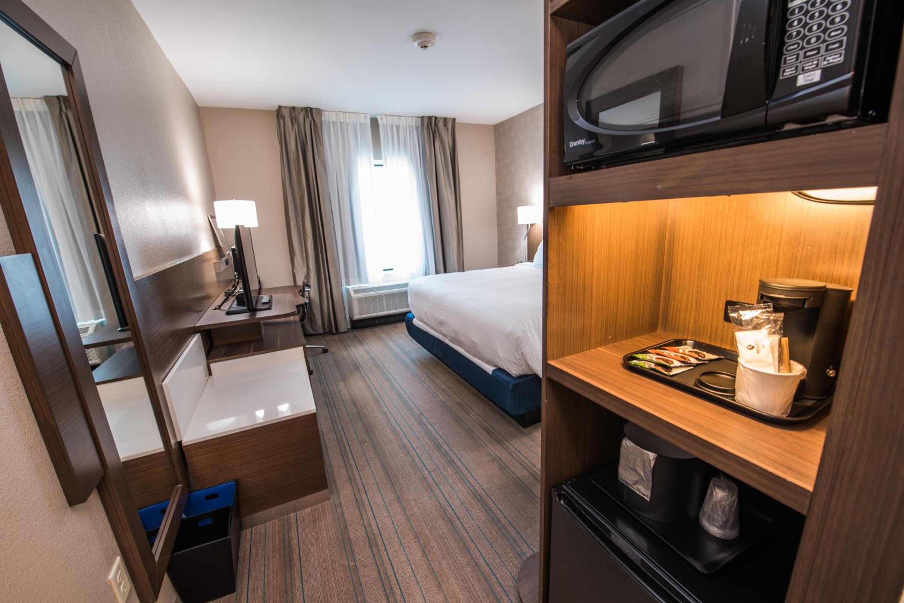 Huntsville Vacations - Fairfield Inn  Suites by Marriott Huntsville - Property Image 2