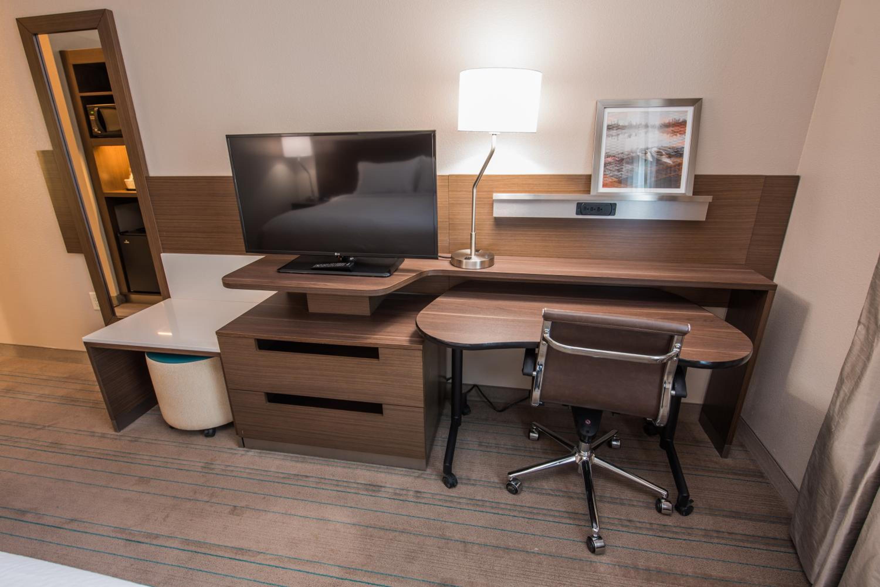 Huntsville Vacations - Fairfield Inn  Suites by Marriott Huntsville - Property Image 4