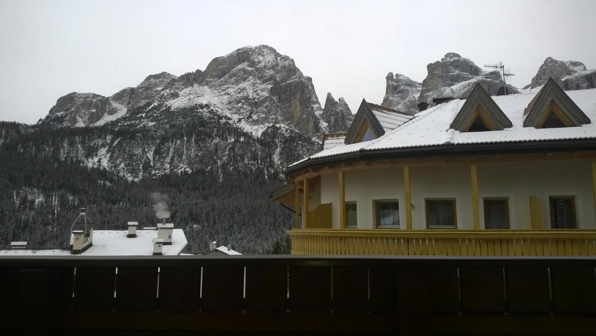 Supermountainski Colfosco view 2