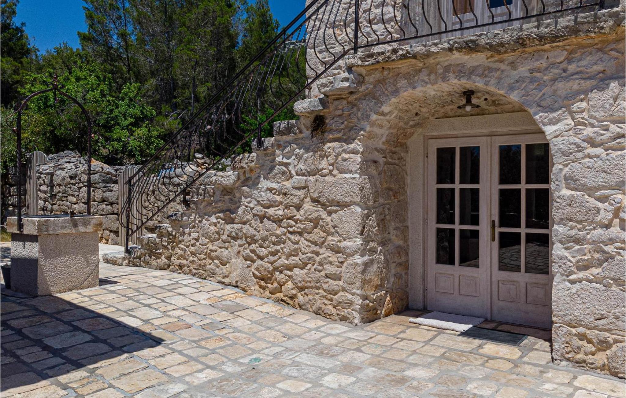 Beautiful Home In Blato