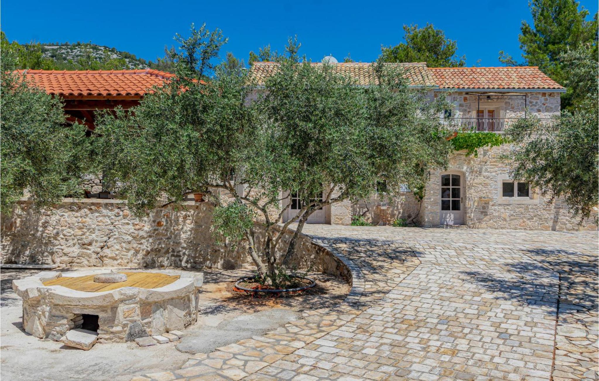 Beautiful Home In Blato