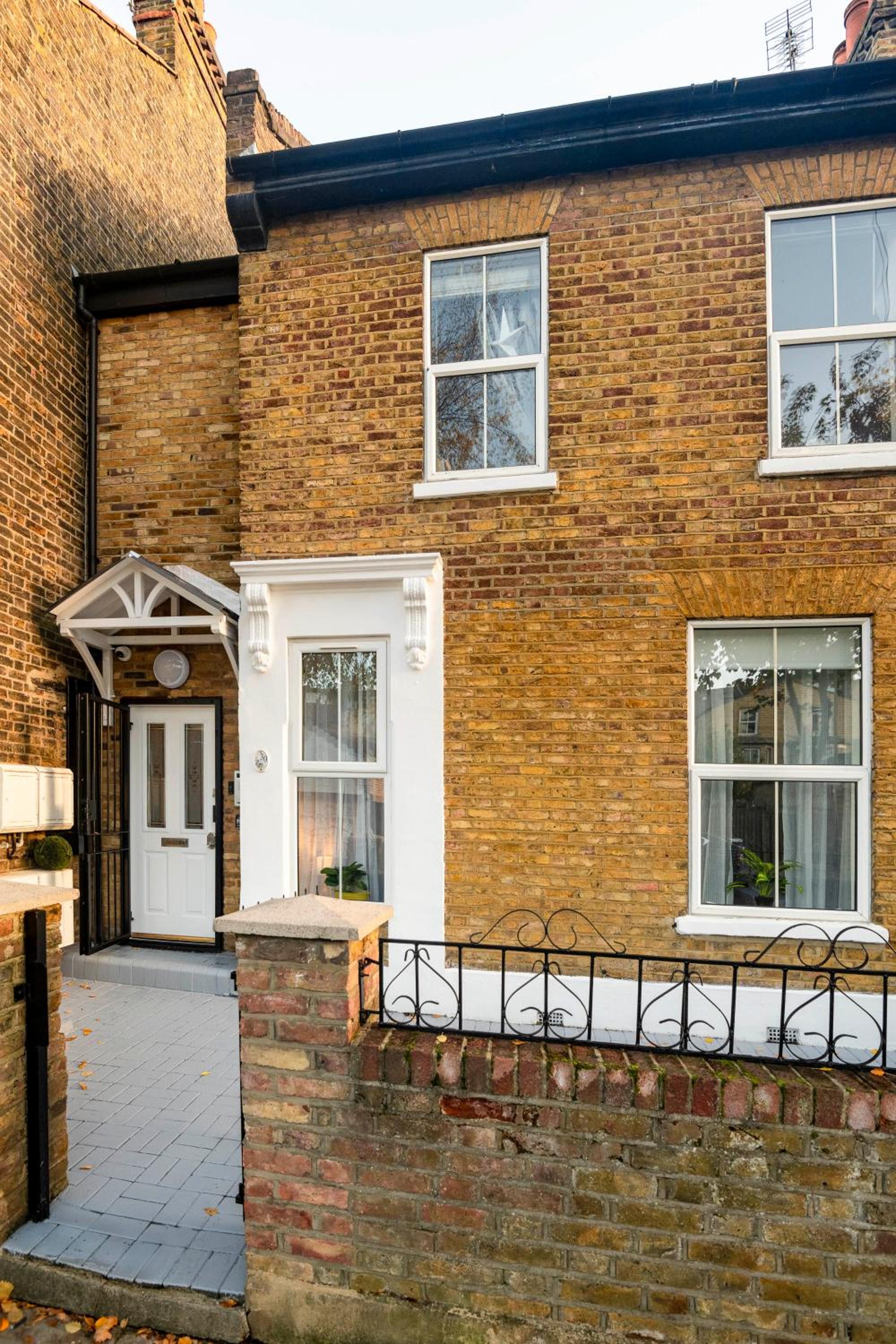 Millfields coach house serviced accommodation Hackney view 2