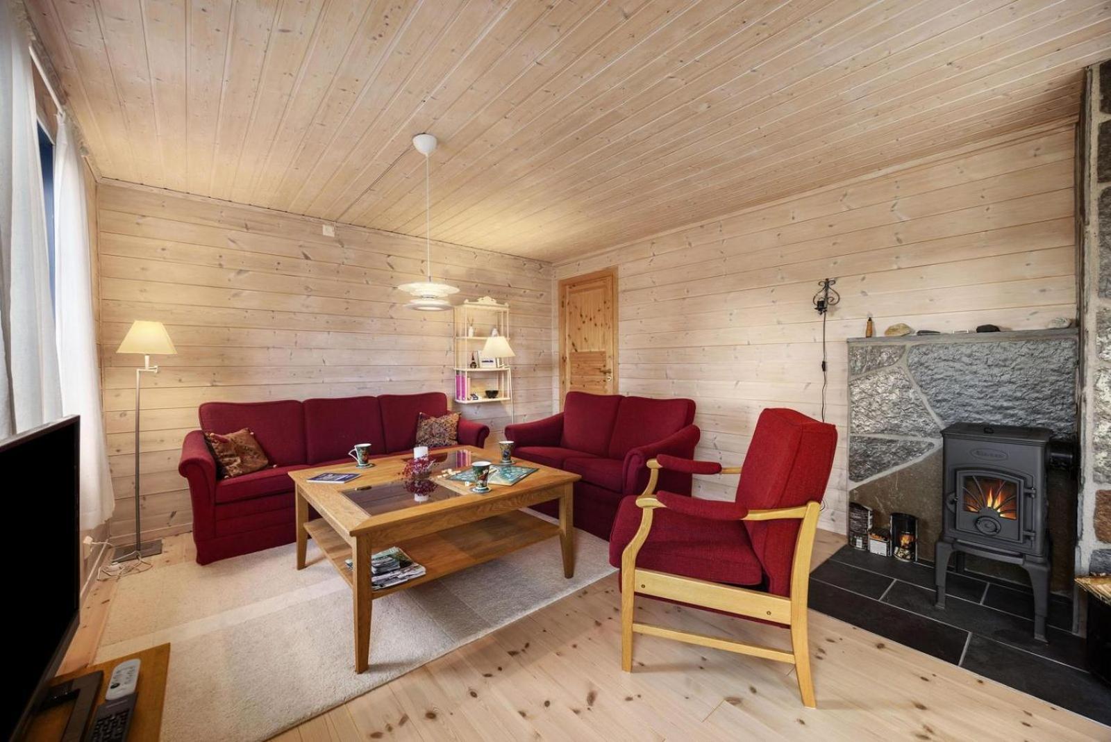 Cosy Norwegian Home with View & Fireplace - Marit's Hytte