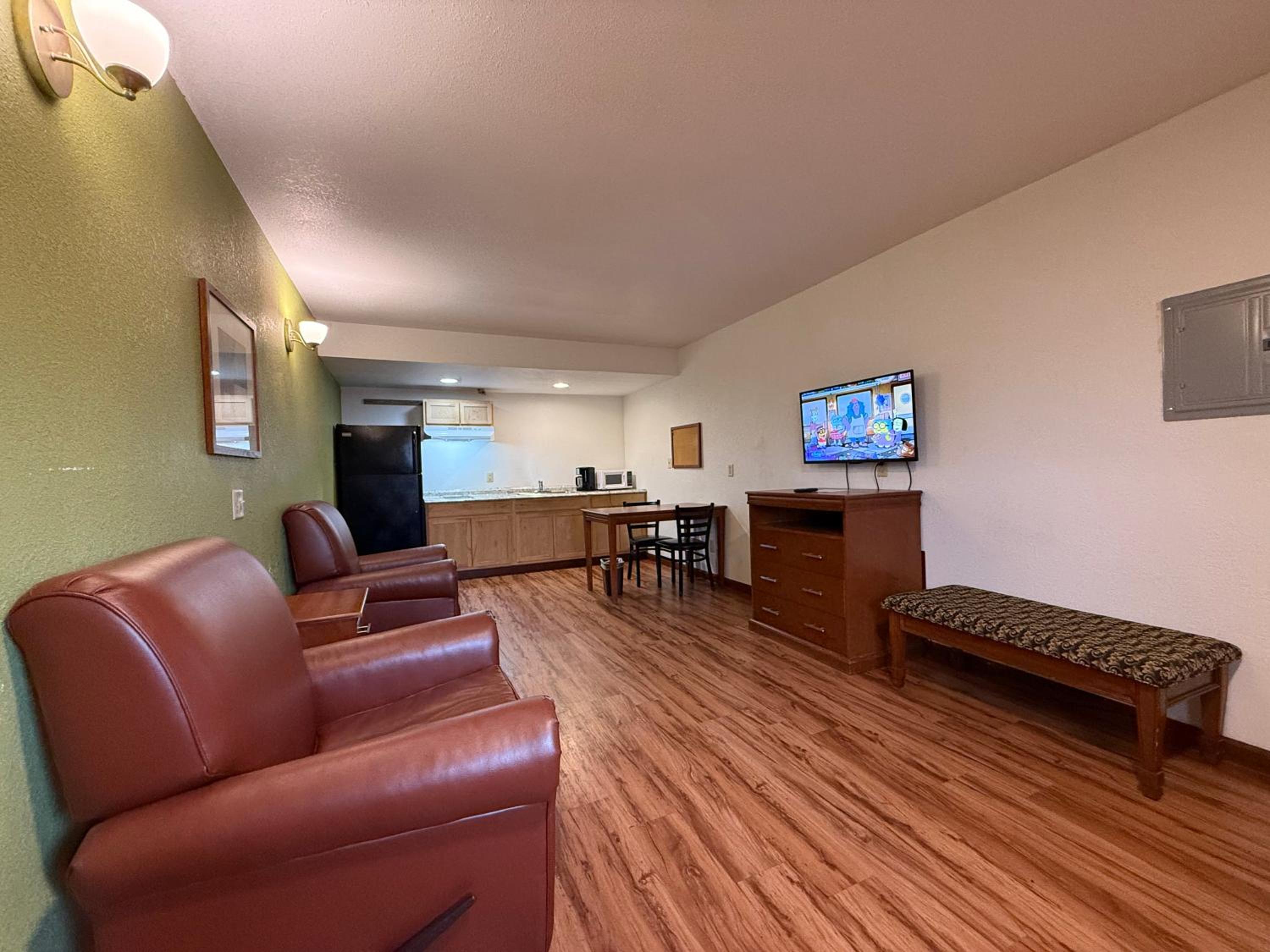 Relax Inn & Suites view 3