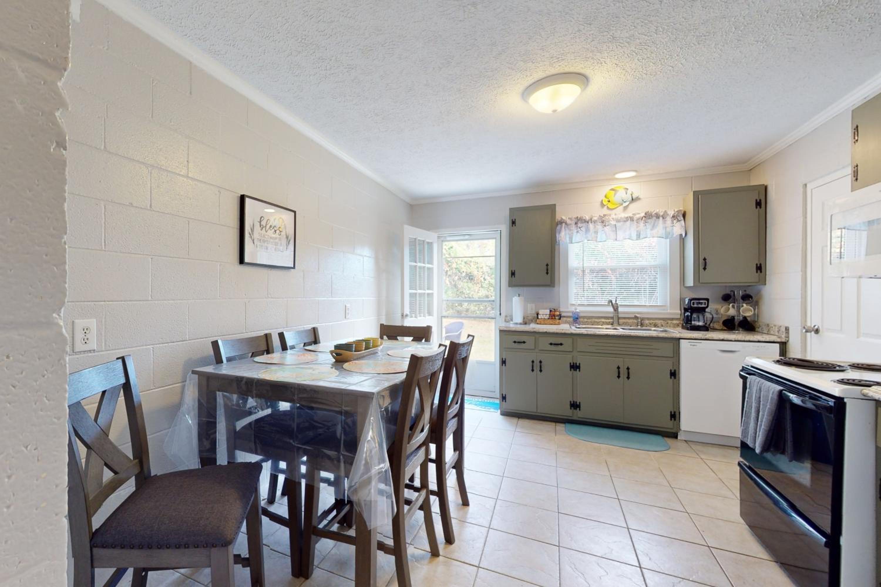 2 Mi to Beach! Wilmington Duplex Near Dining