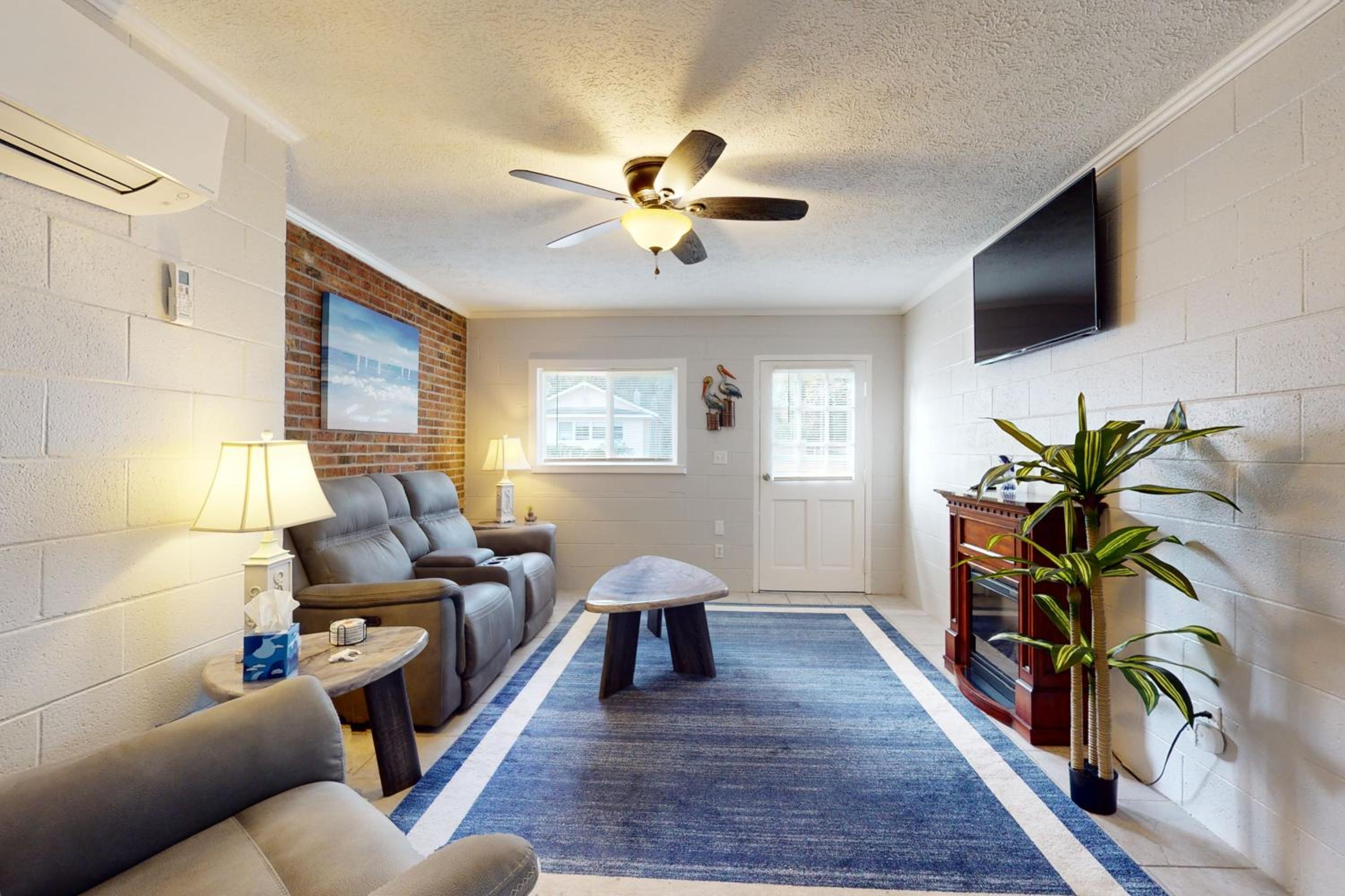 2 Mi to Beach! Wilmington Duplex Near Dining