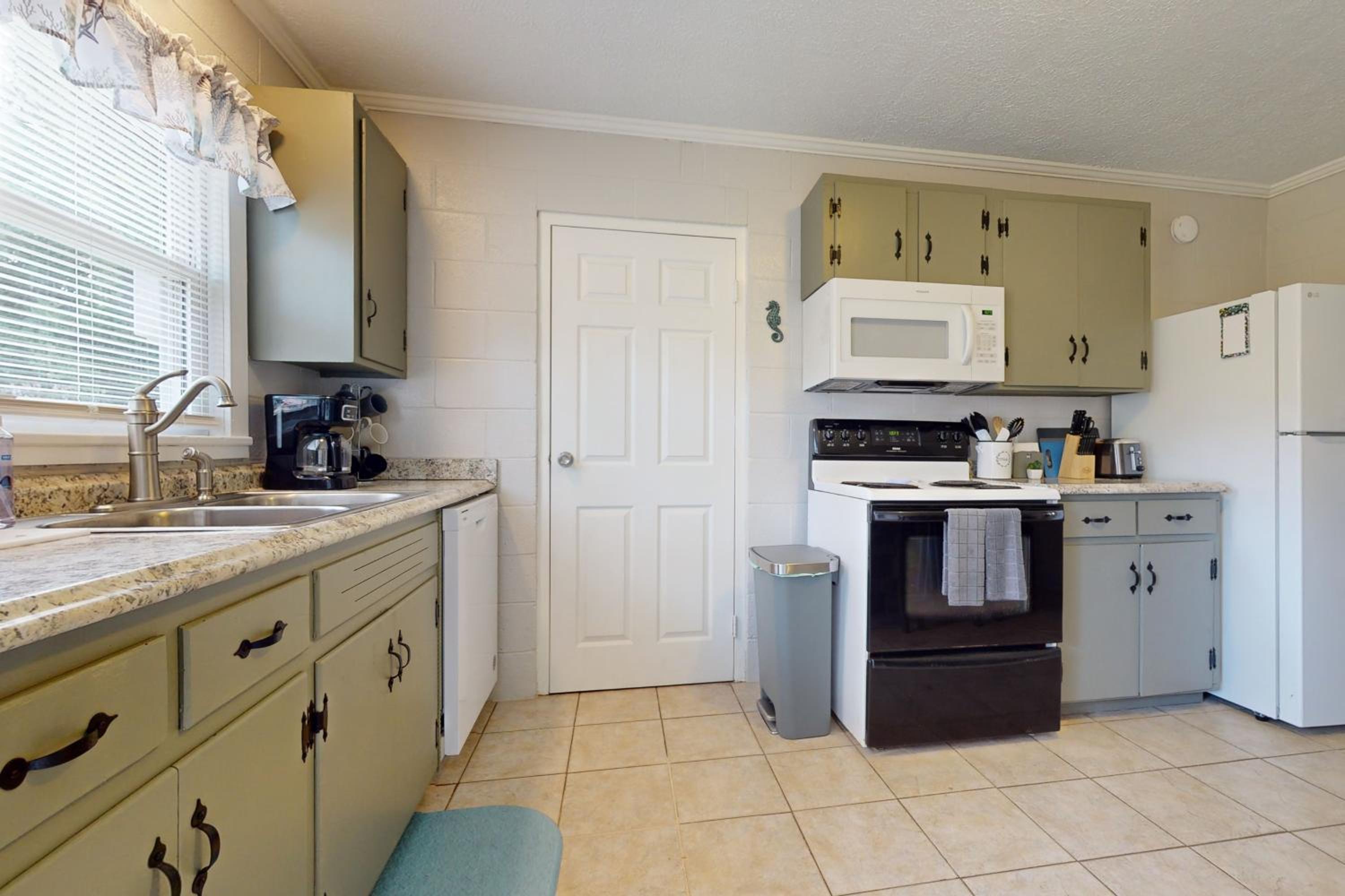 2 Mi to Beach! Wilmington Duplex Near Dining