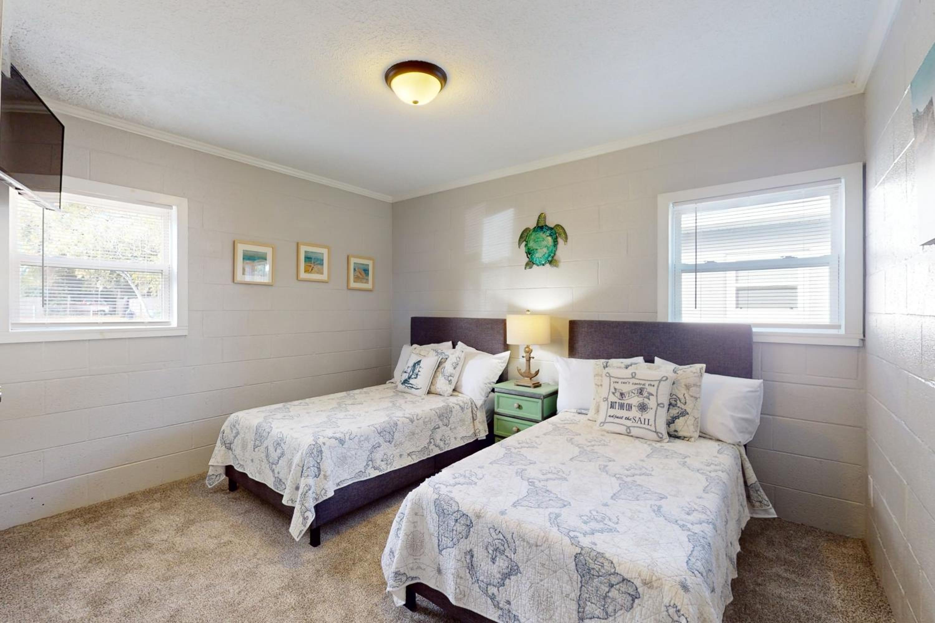 2 Mi to Beach! Wilmington Duplex Near Dining