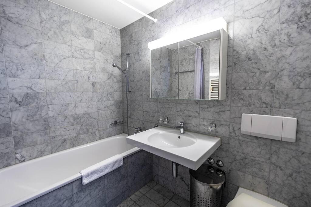 Charming 1BR flat near lake - FB1