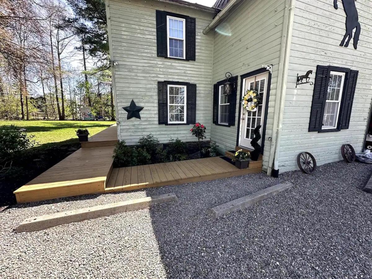 18 Vine Inn & Carriage House