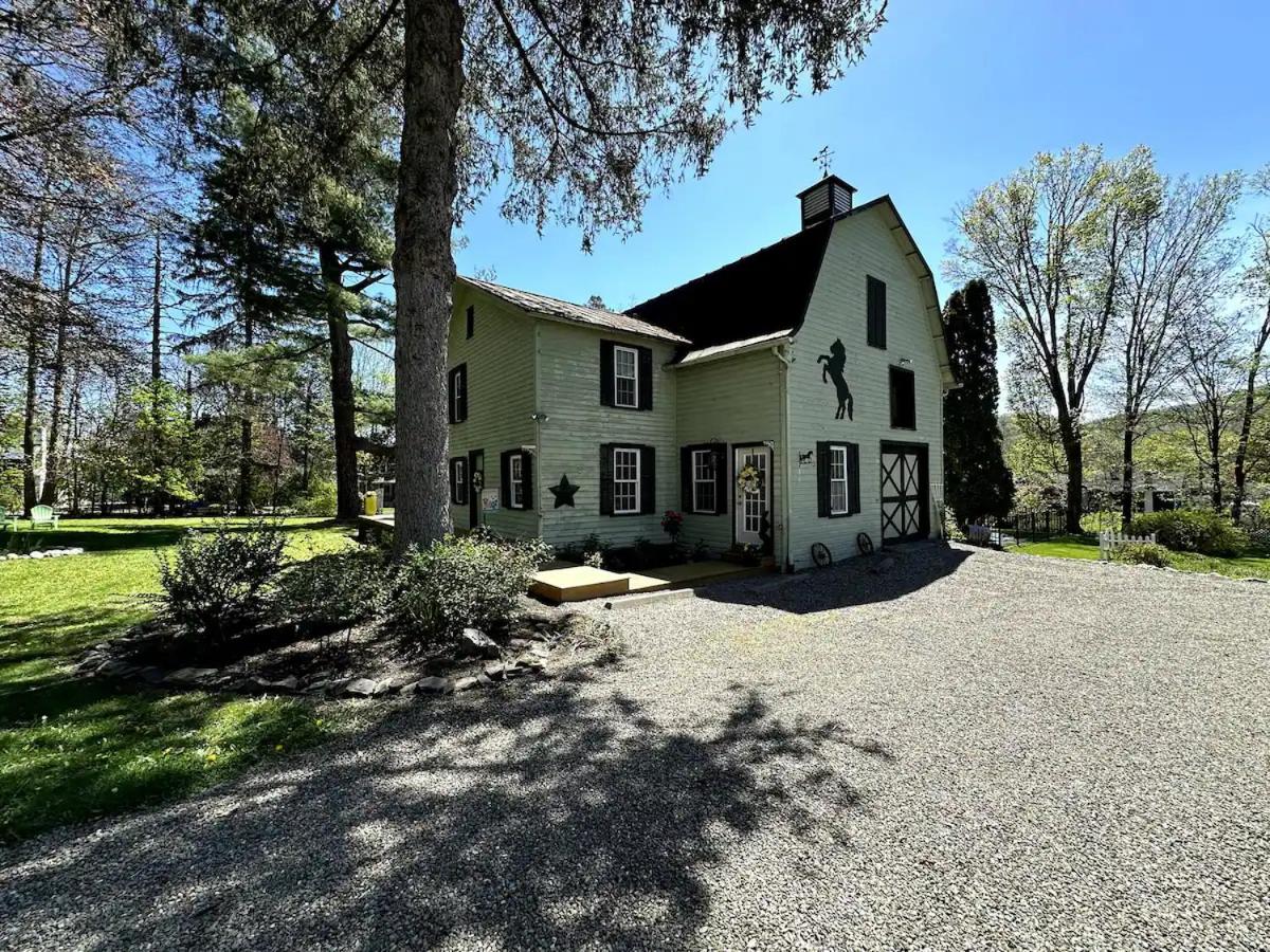 18 Vine Inn & Carriage House