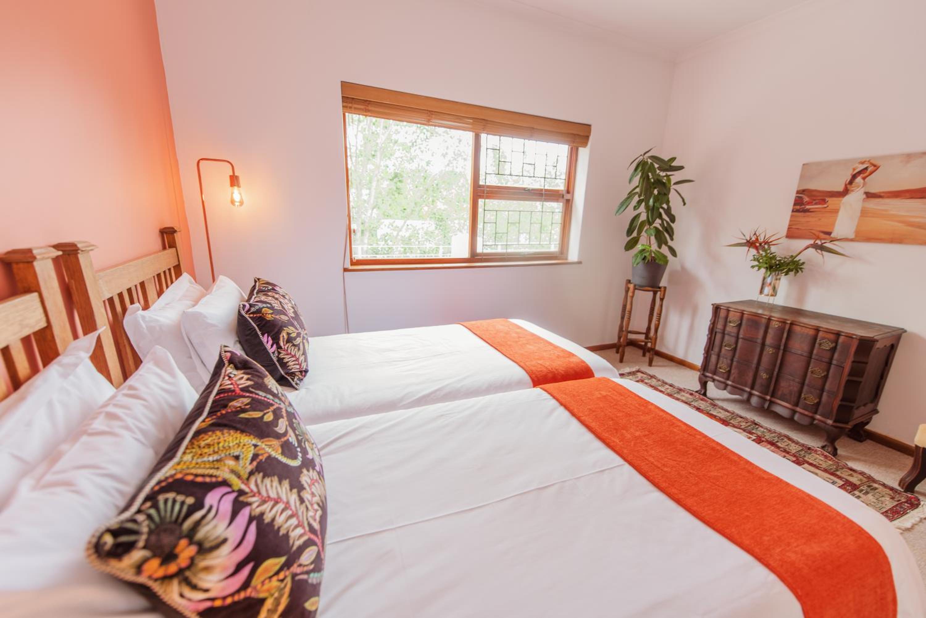 3-Bedroom Penthouse in Stellenbosch for 5 Guests with Stunning Mountain Views