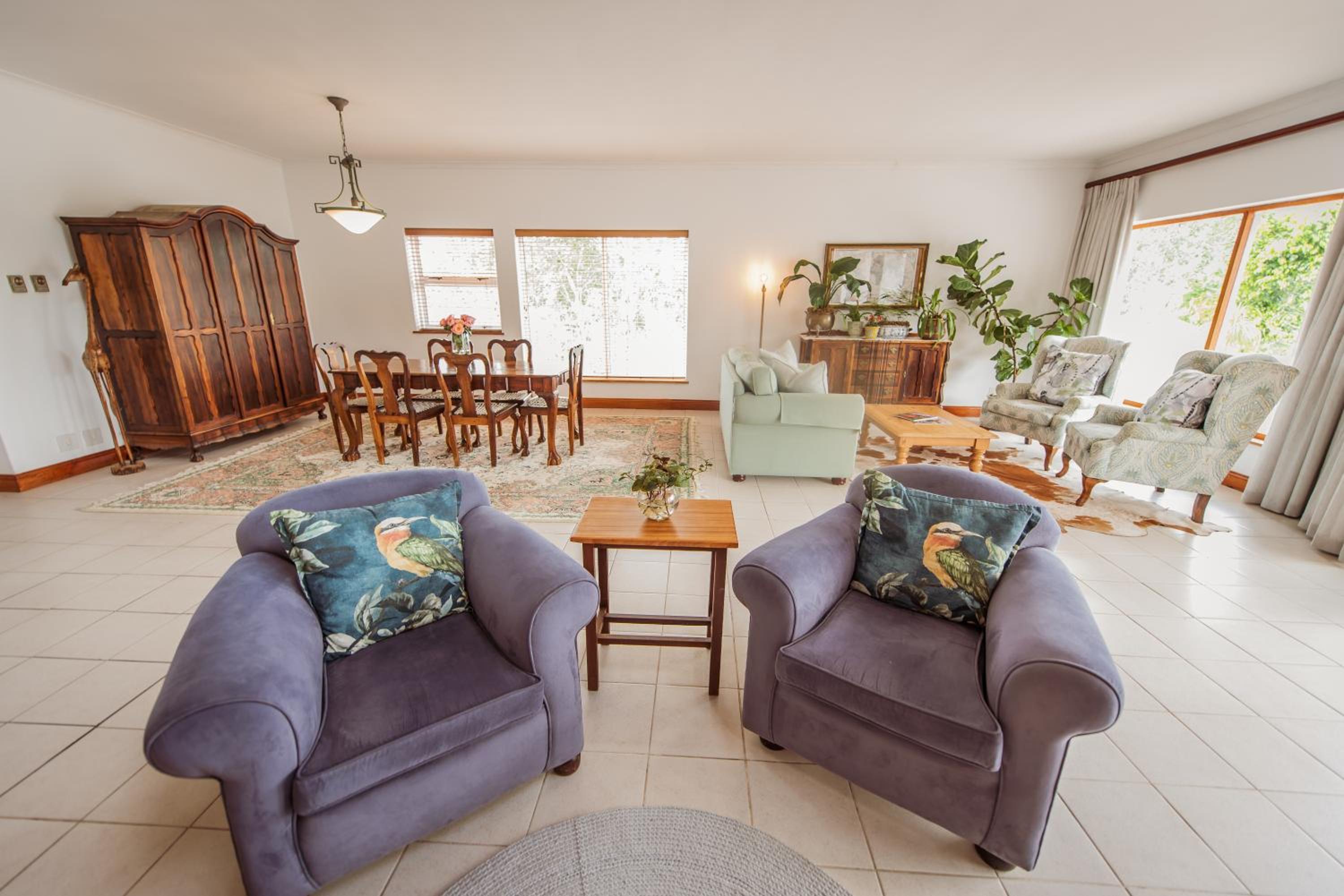 3-Bedroom Penthouse in Stellenbosch for 5 Guests with Stunning Mountain Views