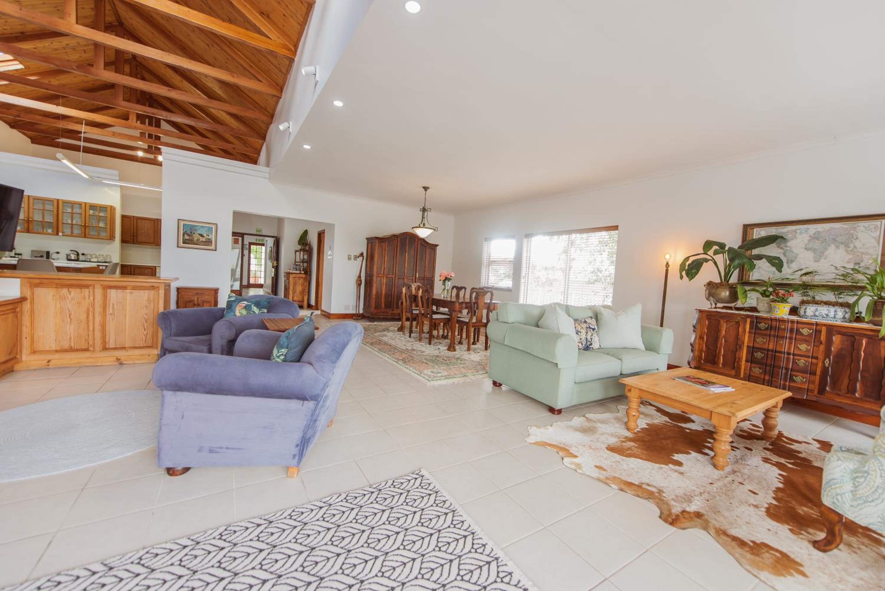 3-Bedroom Penthouse in Stellenbosch for 5 Guests with Stunning Mountain Views