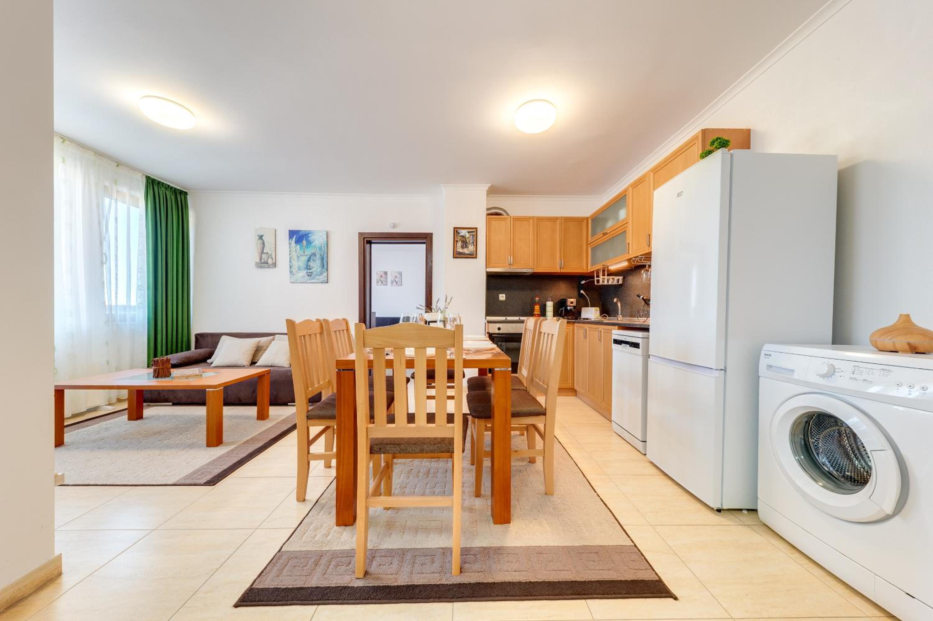 By the Fireplace Cozy 2BD Flat with a nice view