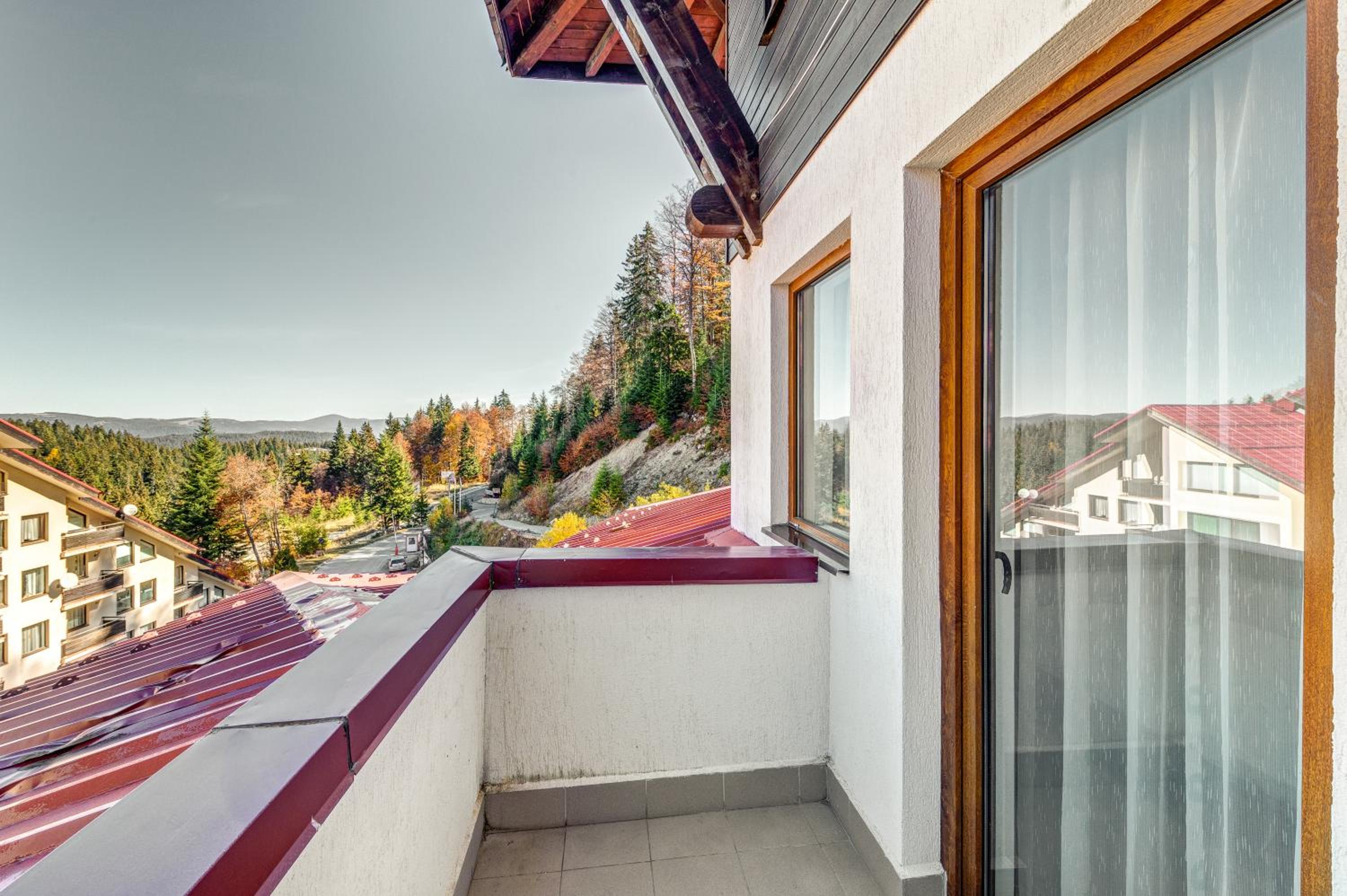 By the Fireplace Cozy 2BD Flat with a nice view