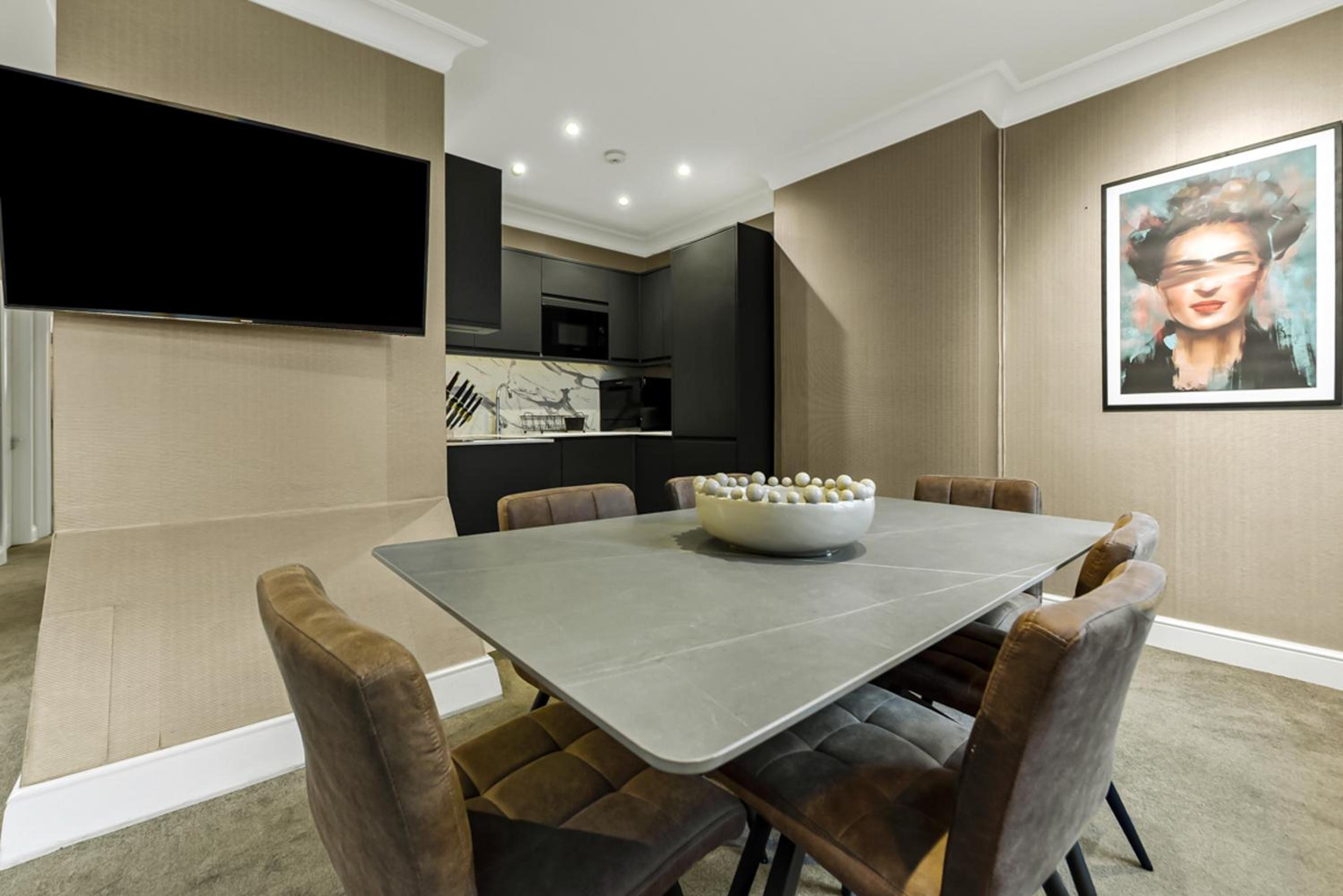 Mayfair Apartment with Private Terrace- 2 Bed