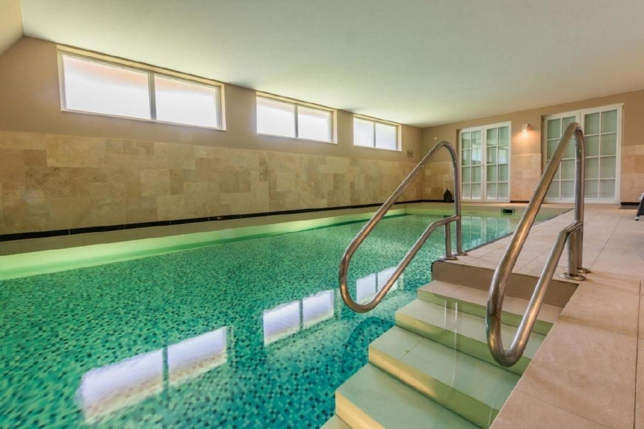 Luxuriöse klimaneutrale Strandvilla mit Indoorpool