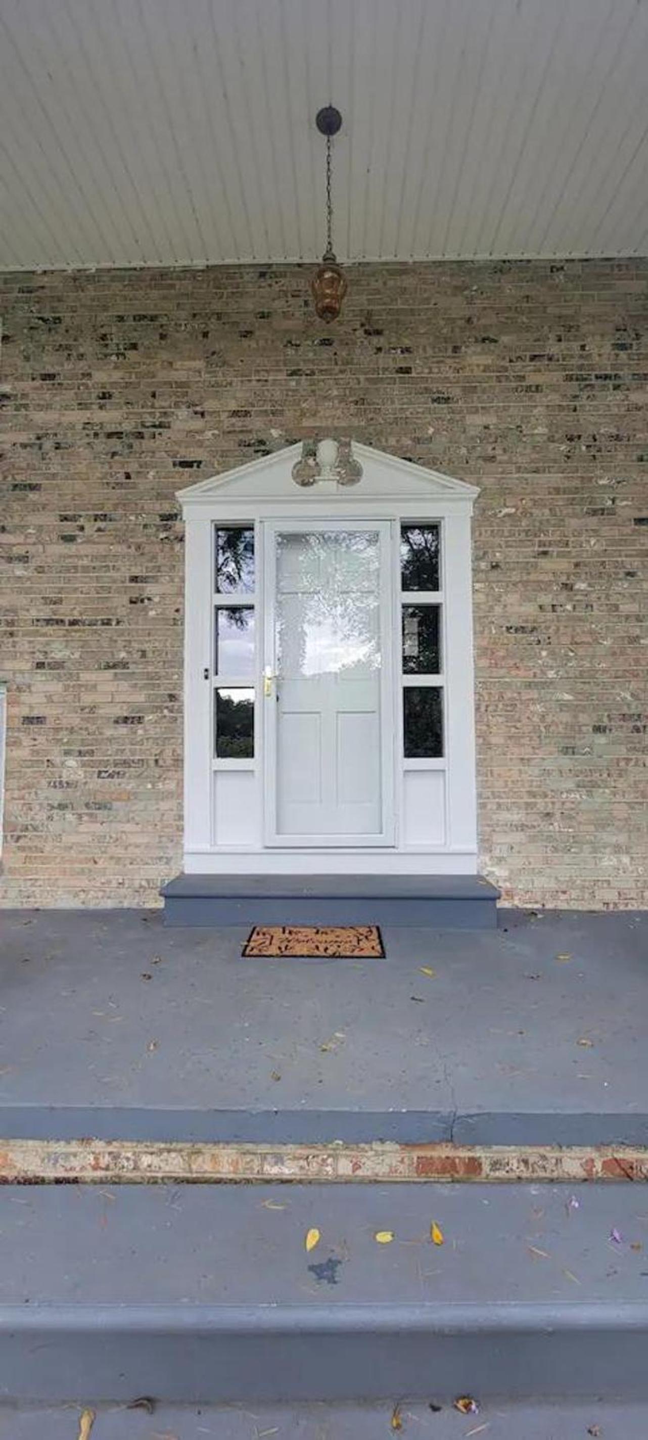 Charming 4br3ba Home In Mobile Community view 3