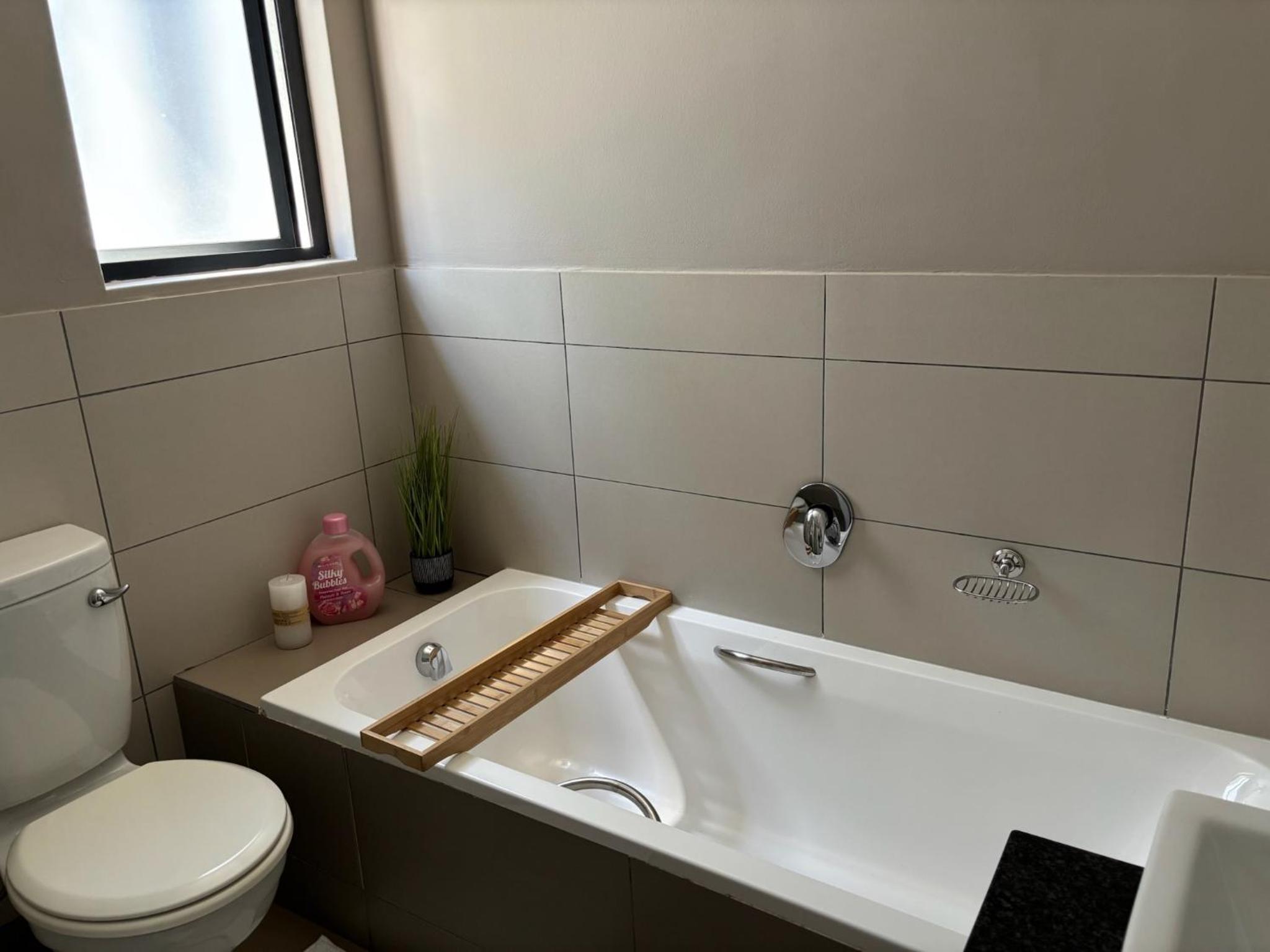 Luxury & Secure apartment - Fourways view 3
