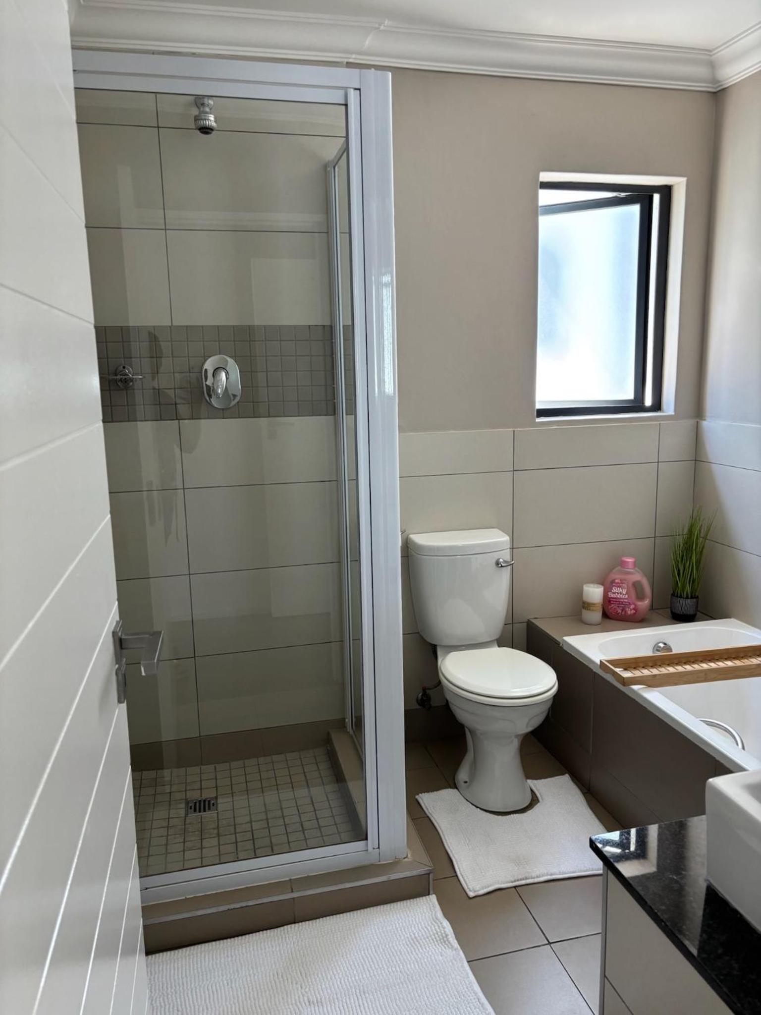 Luxury & Secure apartment - Fourways view 2