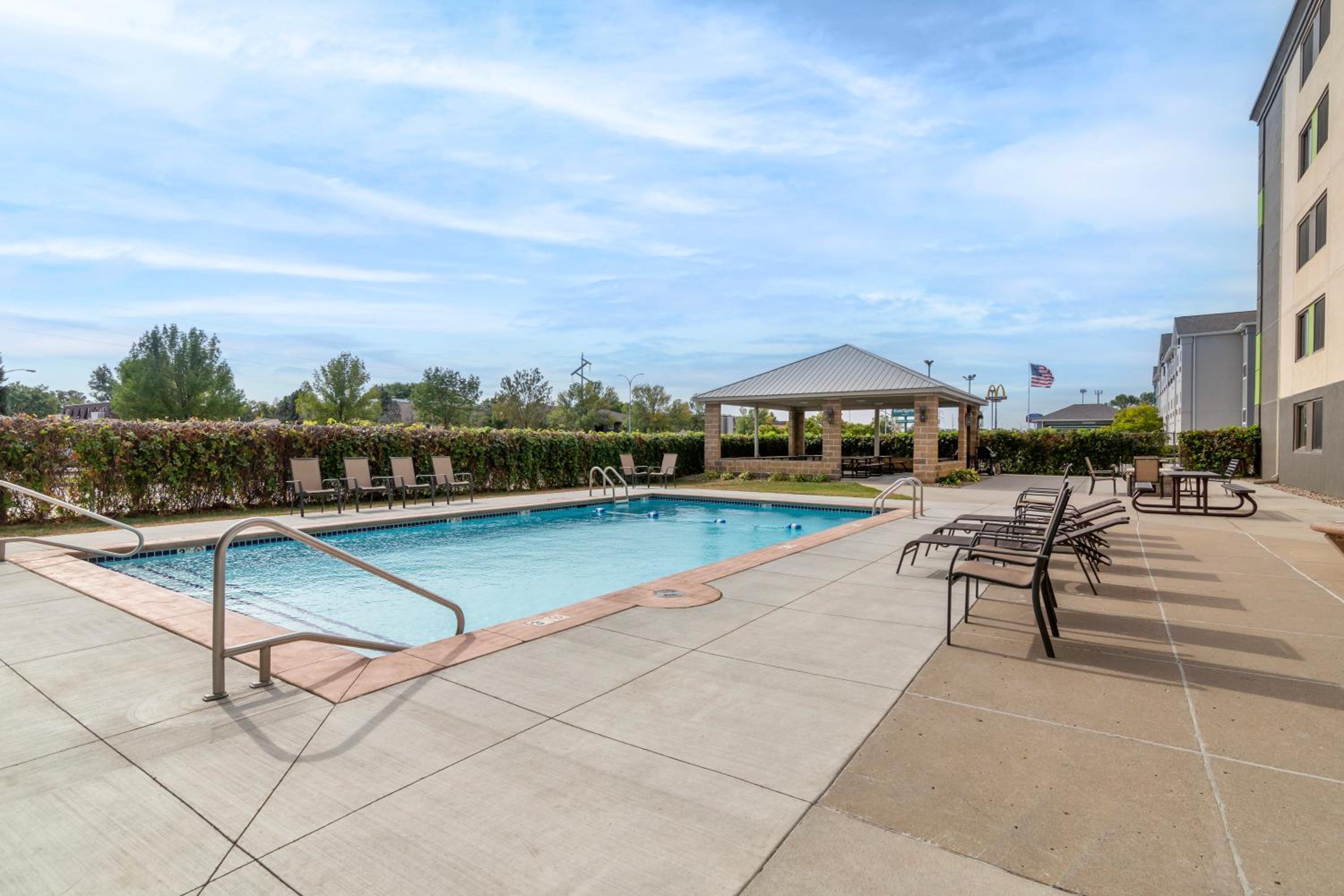 Bismarck Vacations - EverSpring Inn - Property Image 22