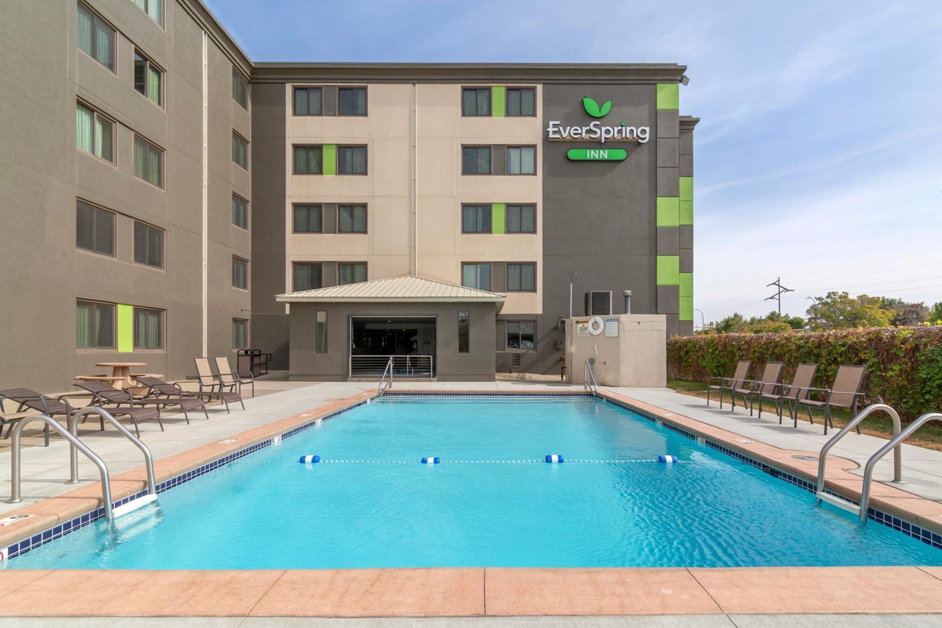 Bismarck Vacations - EverSpring Inn - Property Image 23