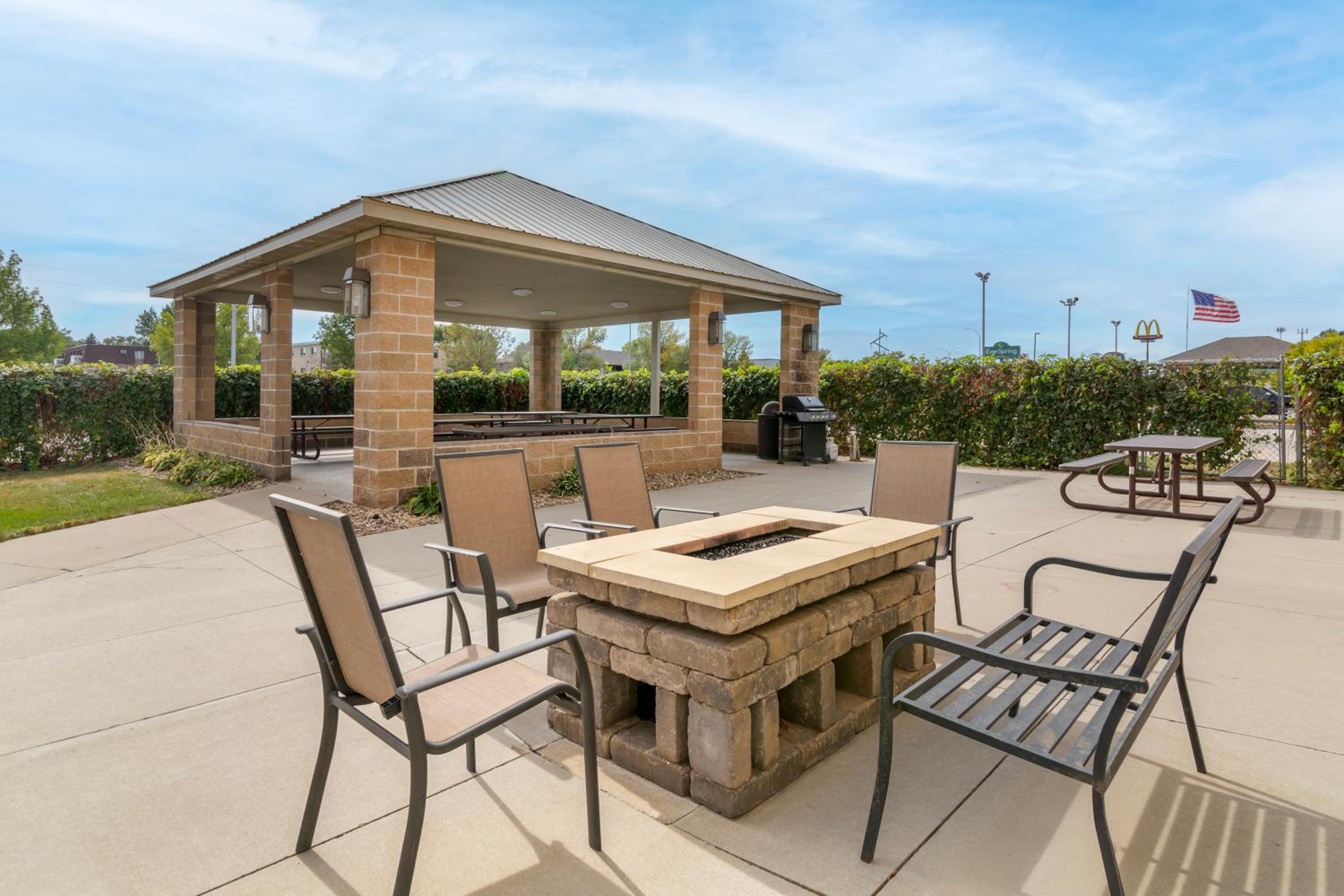 Bismarck Vacations - EverSpring Inn - Property Image 24